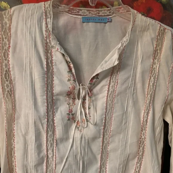 Johnny Was Ivory Blouse with Floral Embroidery - Picture 2 of 5